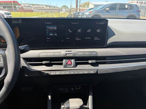 Used 2025 Kia K4 LXS image 14