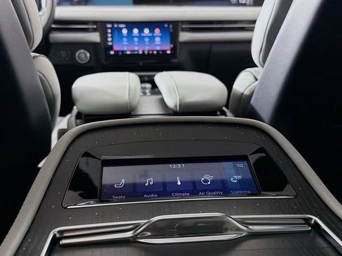 New 2026 Lincoln Navigator L Black Label AWD/4WD image 28