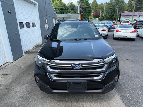 Used 2025 Subaru Forester Premium AWD/4WD image 2