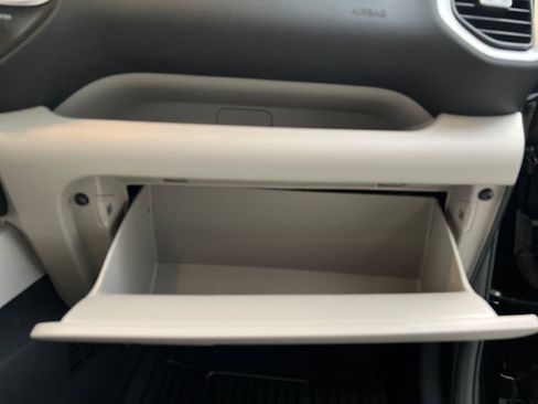 Used 2025 Hyundai Venue SEL FWD image 26