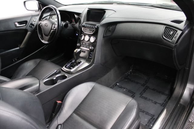 Used 2016 Hyundai Genesis Coupe 3.8 RWD image 22