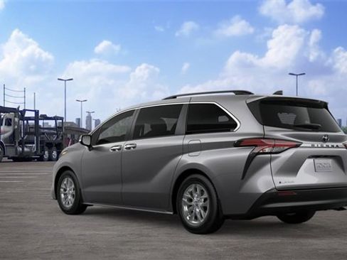 New 2026 Toyota Sienna XLE image 7