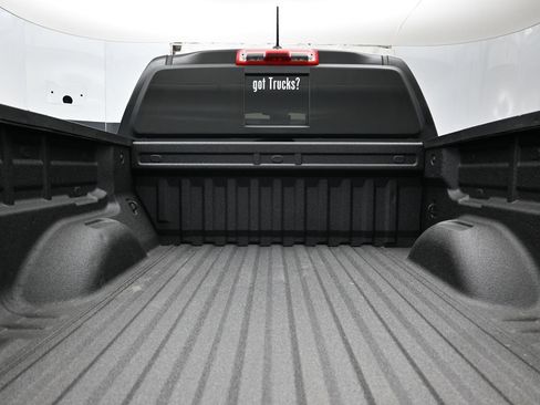 Used 2022 GMC Canyon AT4 w/ Driver Alert Package AWD/4WD image 7