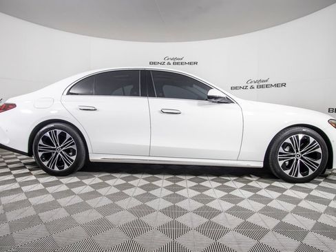 Used 2025 Mercedes-Benz E 350 4MATIC Sedan image 3