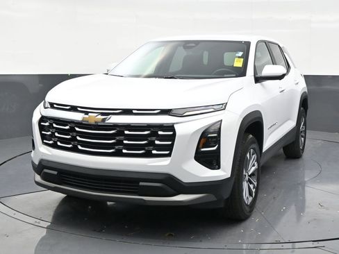 Used 2025 Chevrolet Equinox LT w/ Safety and Technology Package image 8