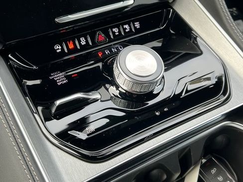 New 2026 Jeep Grand Wagoneer 4WD w/ Premium Group I image 32