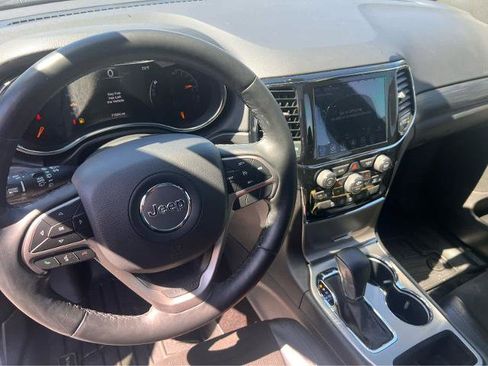 Used 2019 Jeep Grand Cherokee Altitude image 16