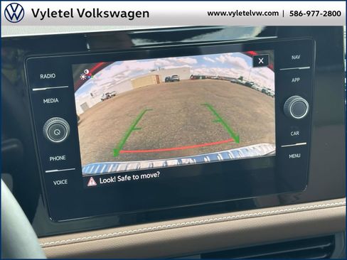 Certified 2025 Volkswagen Jetta SEL image 27