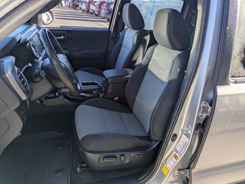 Used 2023 Toyota Tacoma TRD Sport image 7