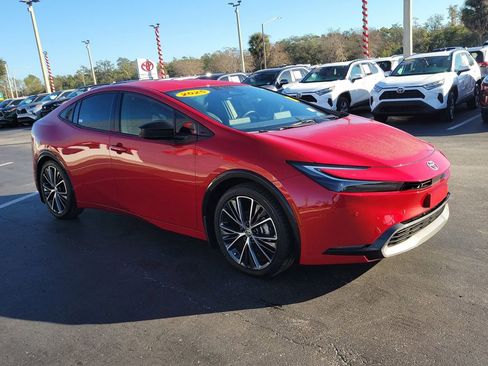 Used 2025 Toyota Prius XLE image 2