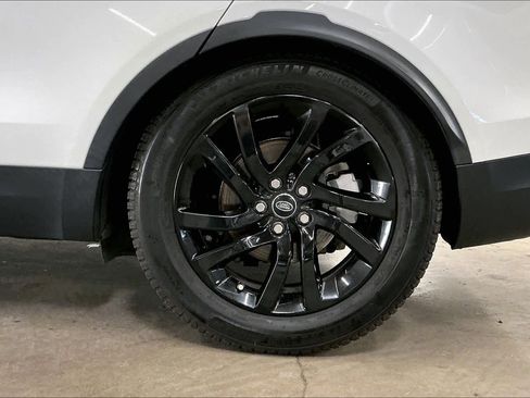 Used 2019 Land Rover Discovery HSE image 12
