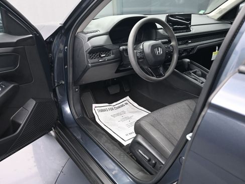 Used 2023 Honda Accord EX image 9