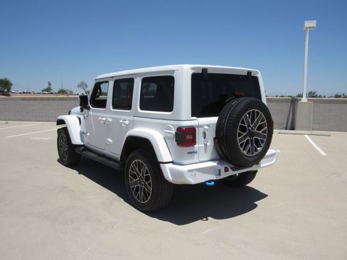 Used 2023 Jeep Wrangler Unlimited Sahara AWD/4WD image 6