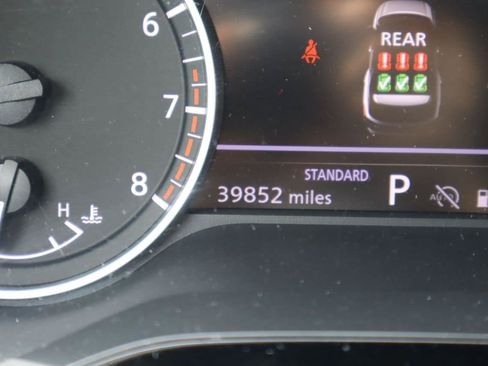 Used 2025 Nissan Pathfinder SV FWD image 11