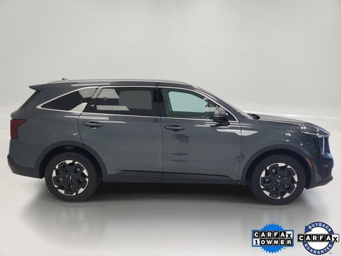 Used 2024 Kia Sorento S w/ Panoramic Sunroof Package FWD image 4