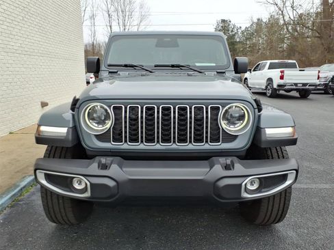Used 2025 Jeep Wrangler Unlimited Sahara image 2