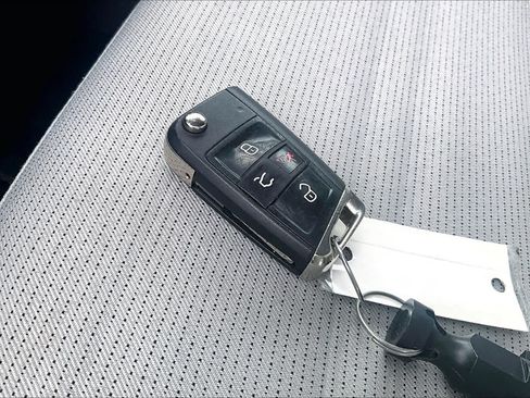 Used 2022 Volkswagen Tiguan S FWD image 14