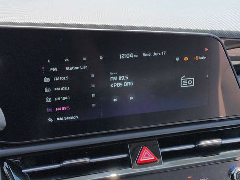 Used 2025 Kia Niro EX FWD image 13