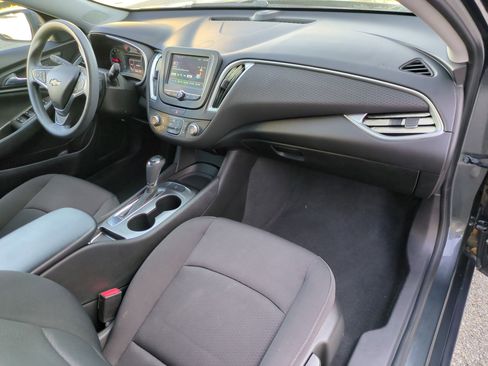 Used 2017 Chevrolet Malibu LS image 28