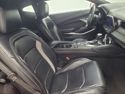 Used 2019 Chevrolet Camaro LT w/ Technology Package image 21