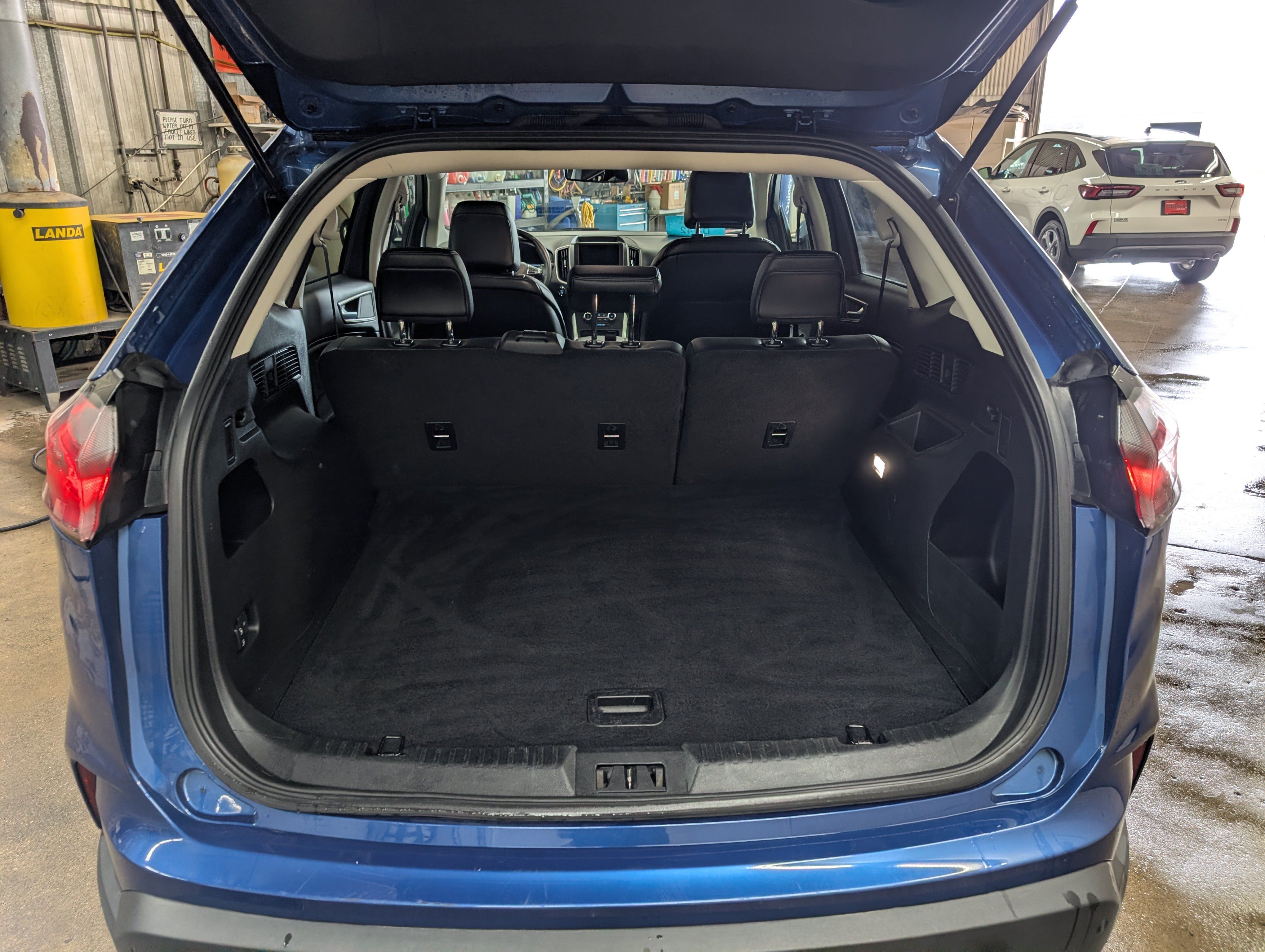 Used 2024 Ford Edge SEL AWD/4WD image 16