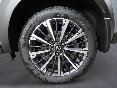 New 2026 Nissan Pathfinder Platinum w/ Lighting Package AWD/4WD image 9