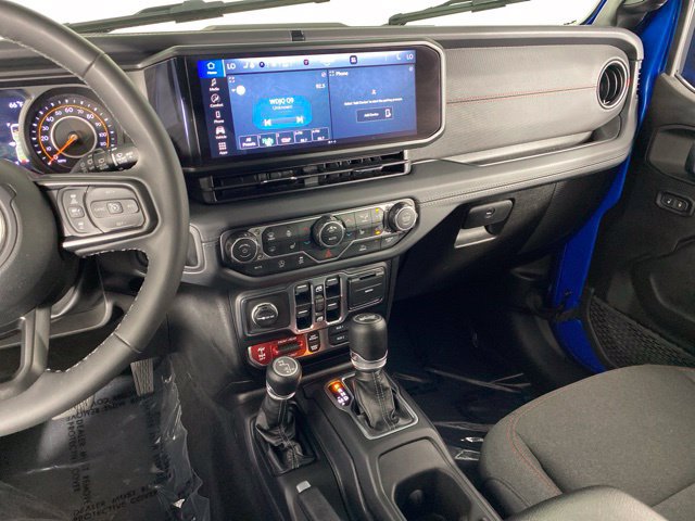 Used 2025 Jeep Wrangler Unlimited Rubicon w/ Convenience Group AWD/4WD image 28