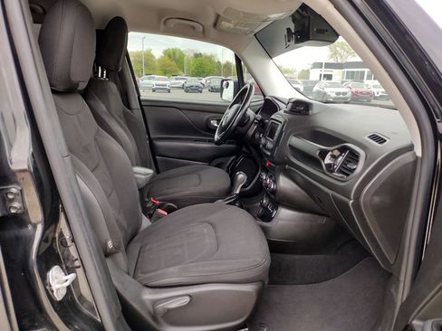 Used 2017 Jeep Renegade Altitude AWD/4WD image 18