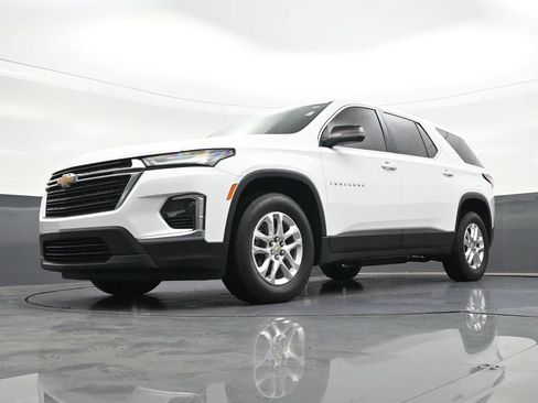 Used 2023 Chevrolet Traverse LS image 24