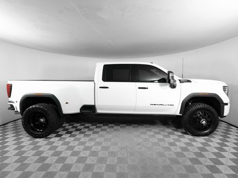 Used 2025 GMC Sierra 3500 Denali Ultimate image 5