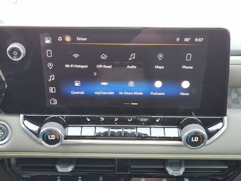 Used 2024 Chevrolet Colorado ZR2 w/ Safety Package AWD/4WD image 25