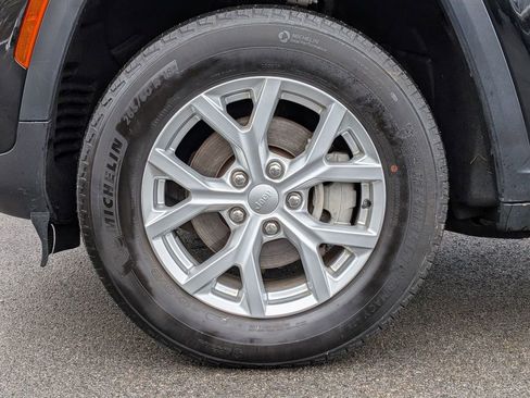 Used 2023 Jeep Grand Cherokee Limited image 27