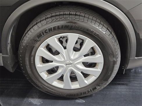 Used 2016 Nissan Rogue S image 9