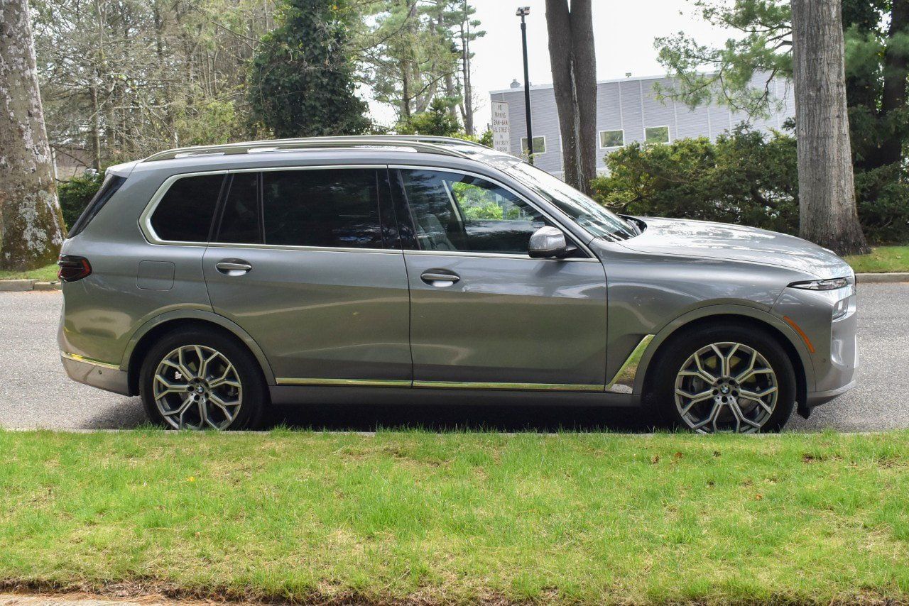 Used 2025 BMW X7 xDrive40i AWD/4WD image 10