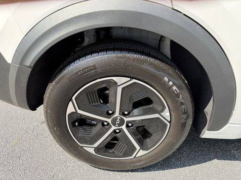 Certified 2025 Kia Niro EX FWD image 47