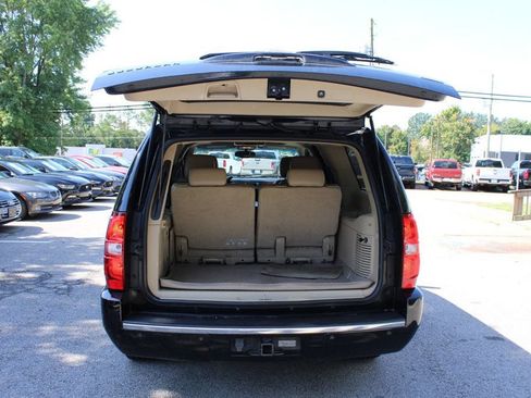 Used 2011 Chevrolet Suburban LTZ RWD image 23
