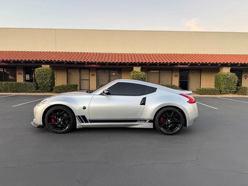 Used 2014 Nissan 370Z Touring w/ Sport Package image 2