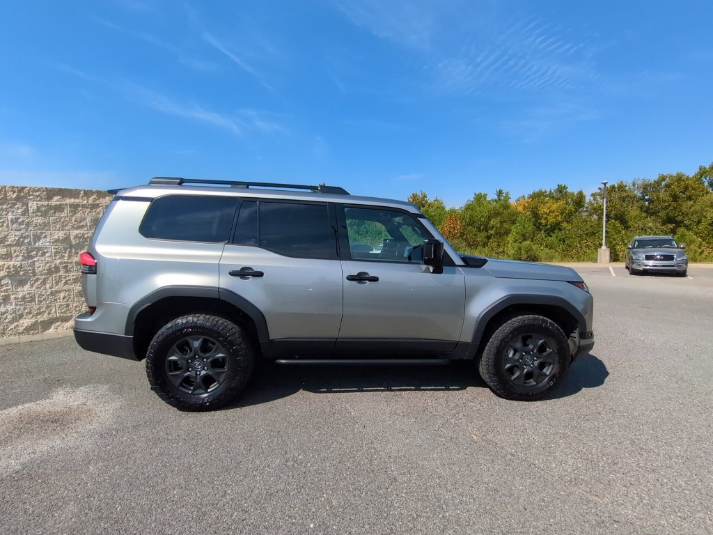 Used 2024 Lexus GX 550 AWD/4WD image 3