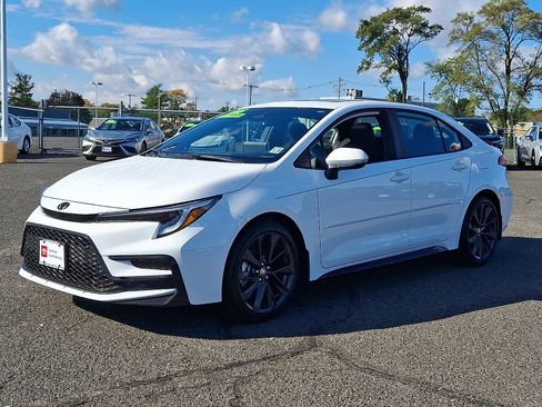 Certified 2025 Toyota Corolla SE image 3