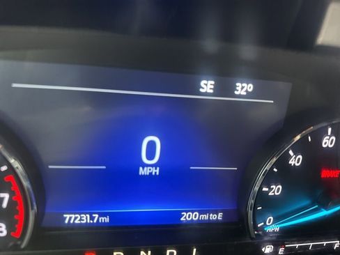 Used 2022 Ford Explorer XLT image 16