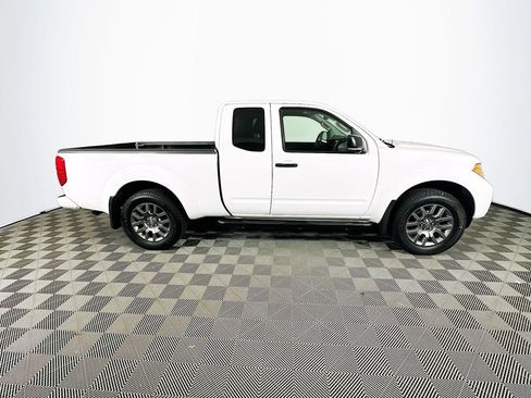 Used 2012 Nissan Frontier SV w/ Sport Appearance Pkg AWD/4WD image 11