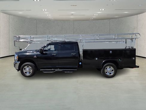 Used 2024 RAM 3500 Tradesman w/ Chrome Appearance Group image 6