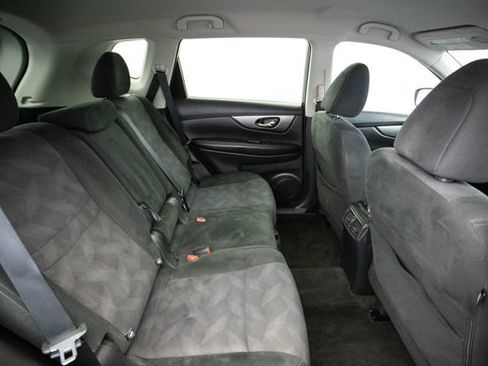 Used 2016 Nissan Rogue SV image 26