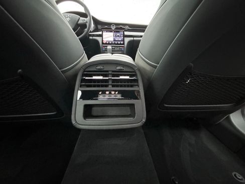 Used 2022 Maserati Quattroporte Modena RWD image 37