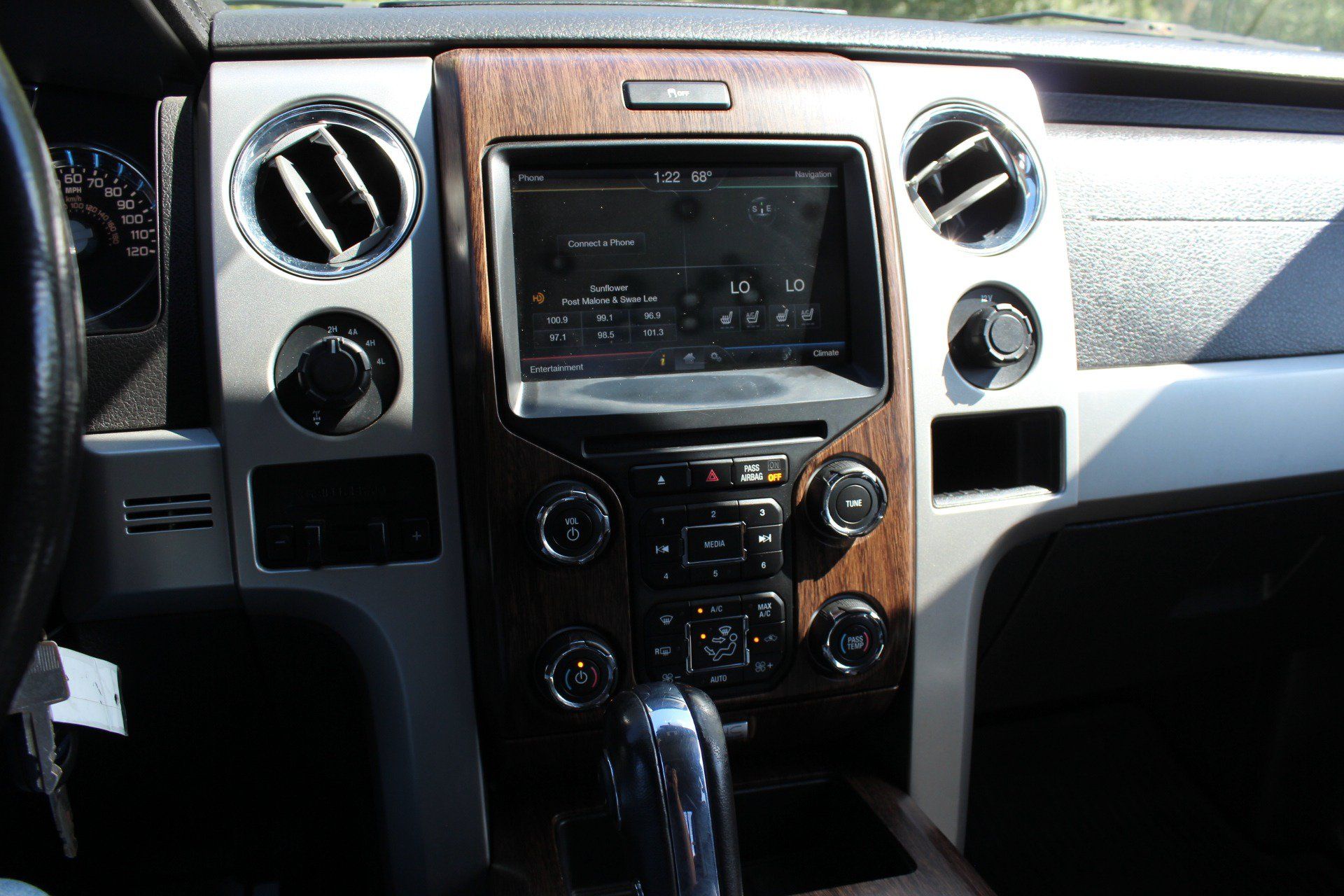 Used 2014 Ford F150 Lariat w/ Equipment Group 502A Luxury AWD/4WD image 24