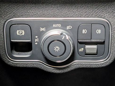 Used 2022 Mercedes-Benz GLB 250 4MATIC image 30