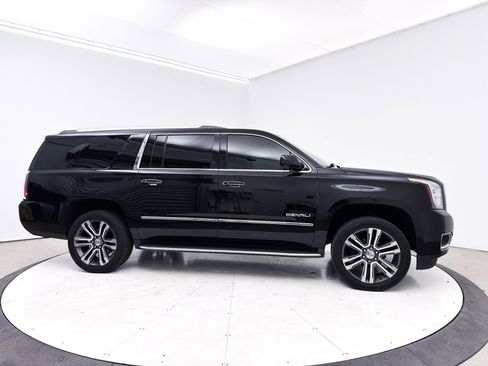 Used 2020 GMC Yukon XL Denali w/ Open Road Package image 38