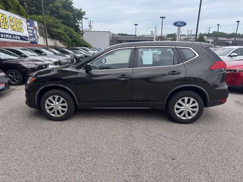Used 2017 Nissan Rogue S AWD/4WD image 2
