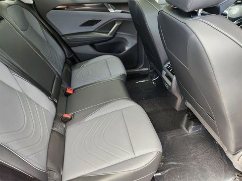 New 2025 Volkswagen Tiguan SE image 20