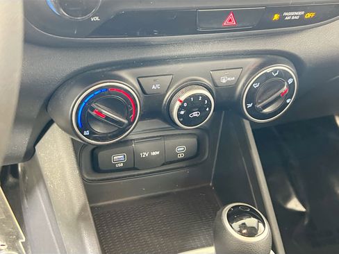 Used 2023 Hyundai Venue SE image 15